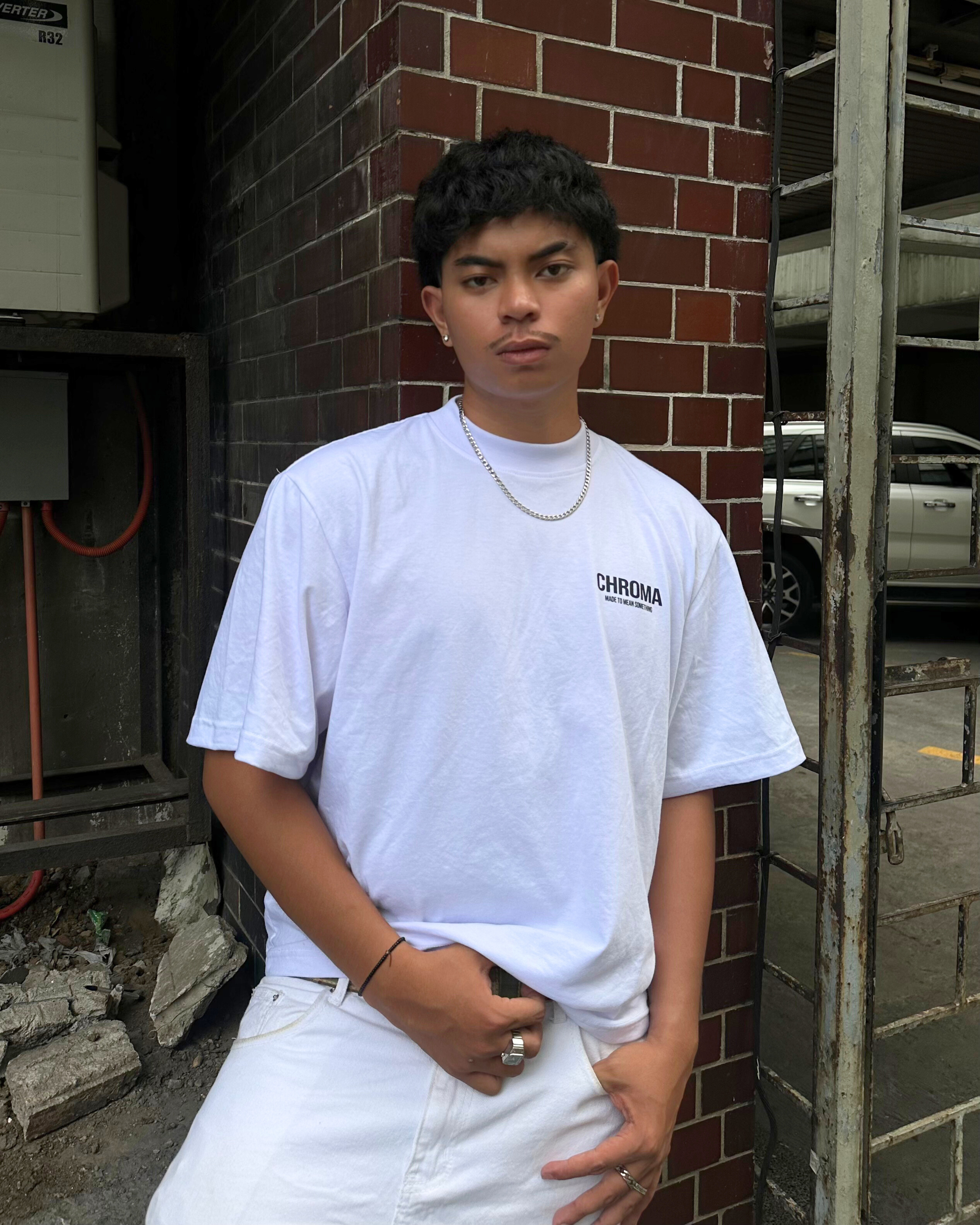 MOTION TEE IN WHITE