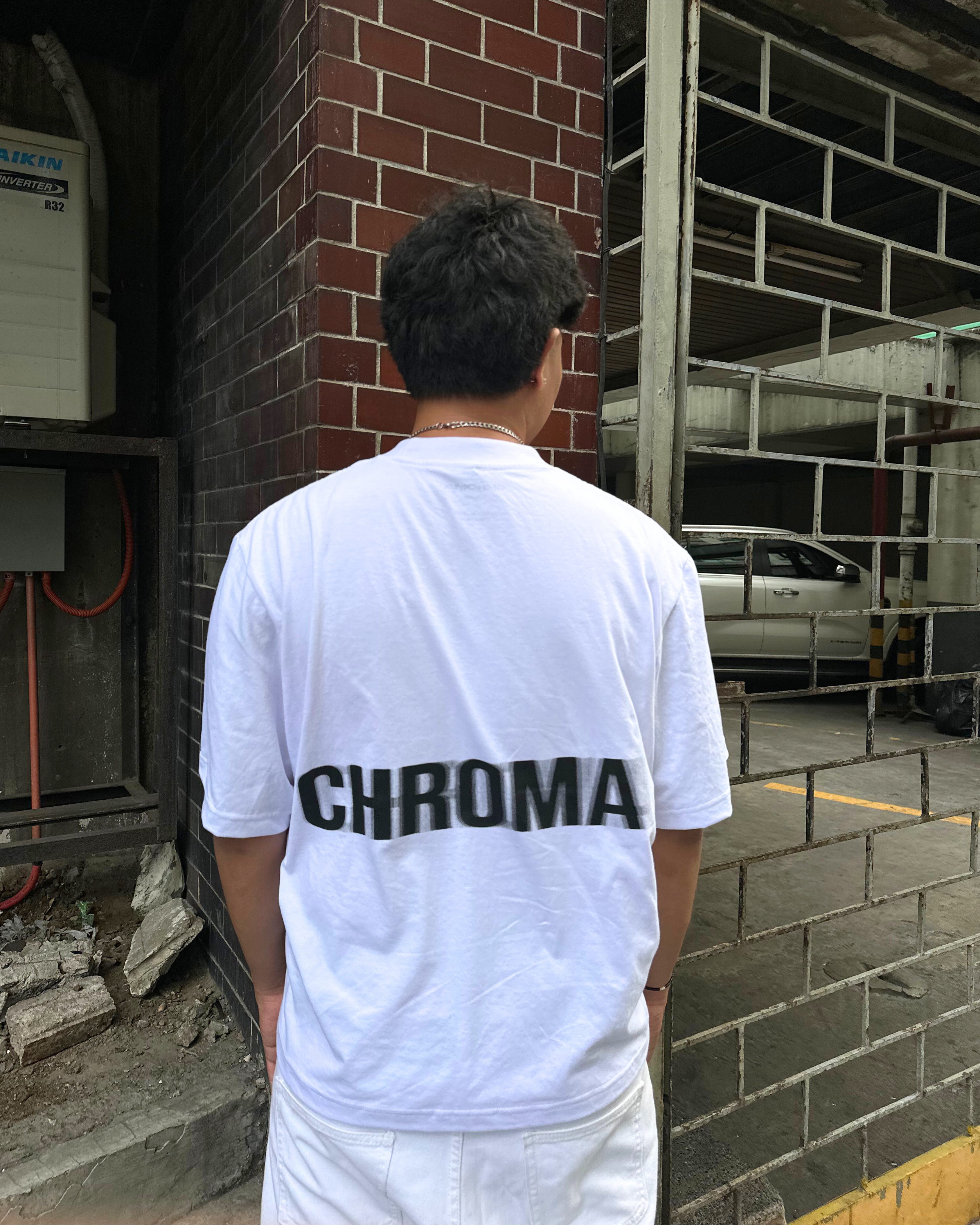 MOTION TEE IN WHITE