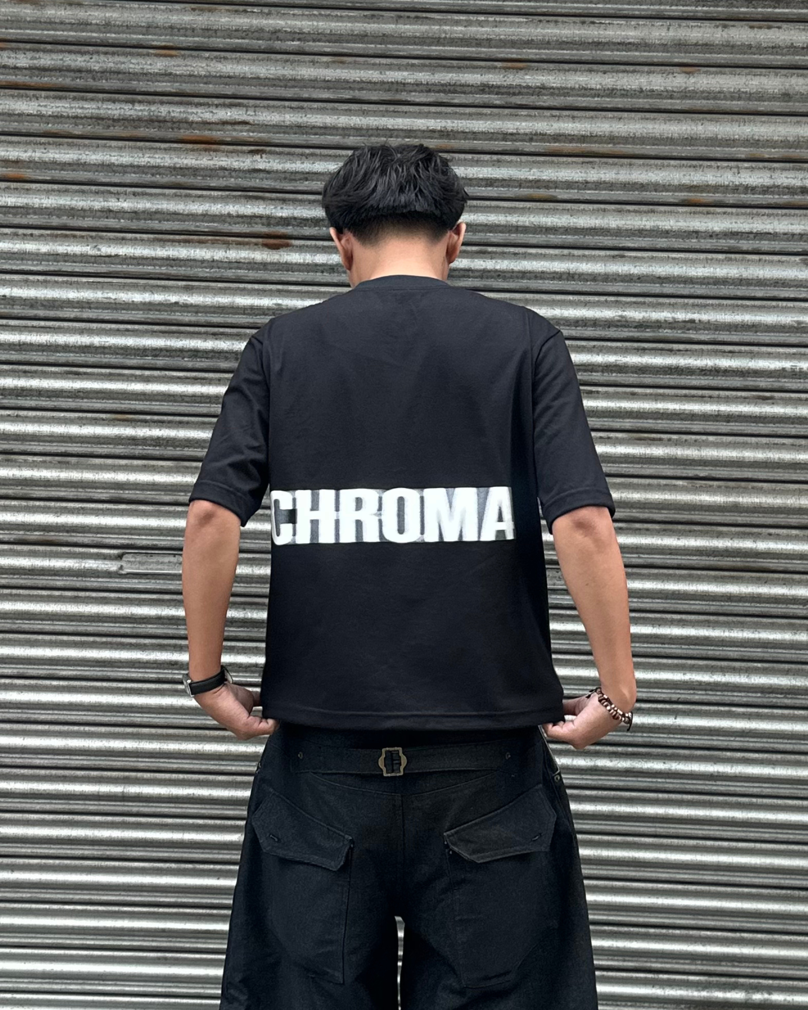 MOTION TEE IN BLACK