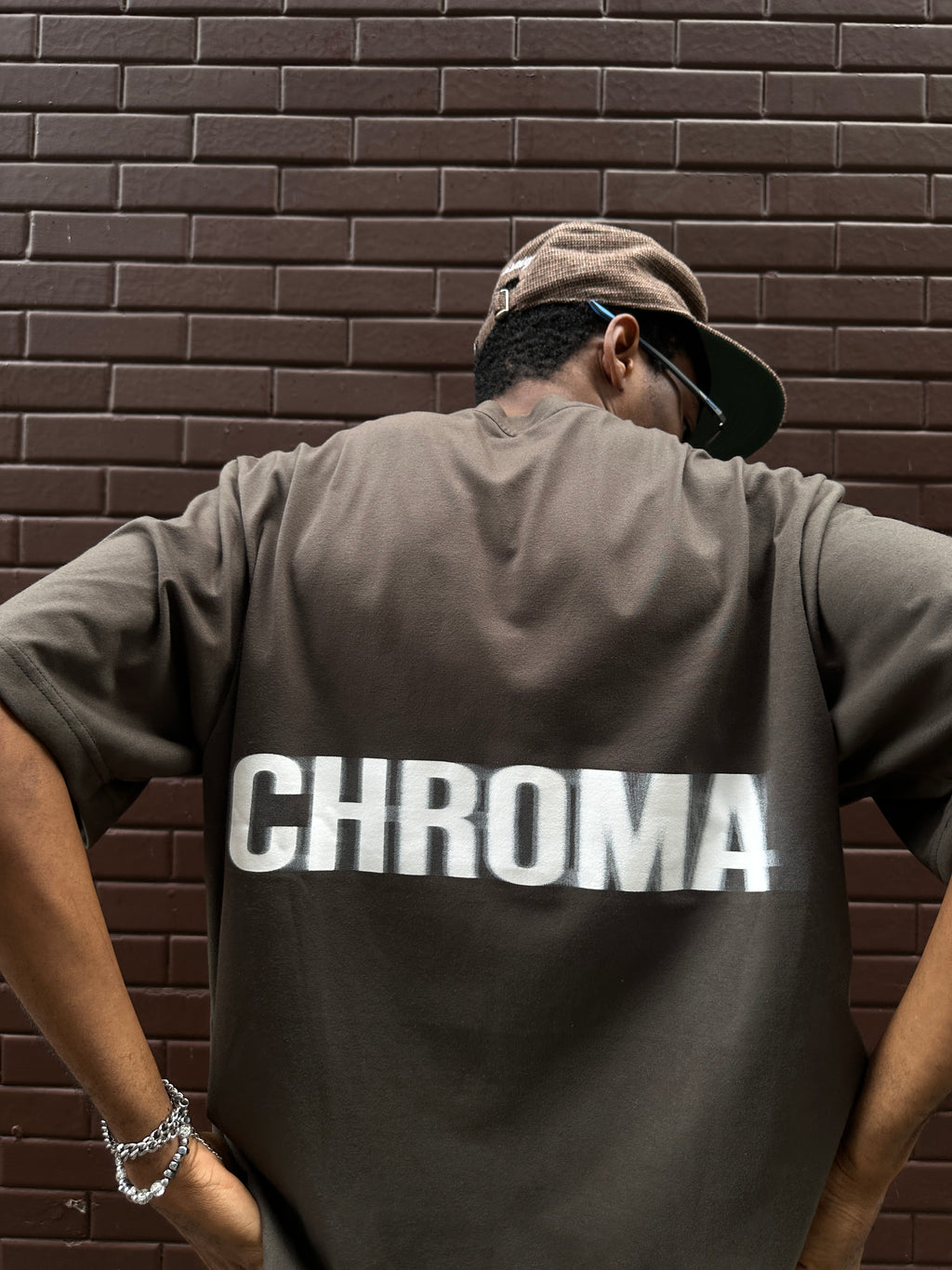 MOTION TEE IN DARK GRAY