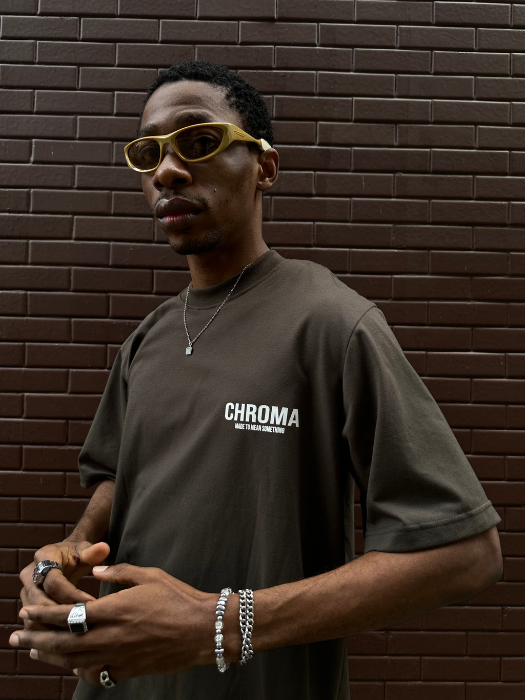 MOTION TEE IN DARK GRAY